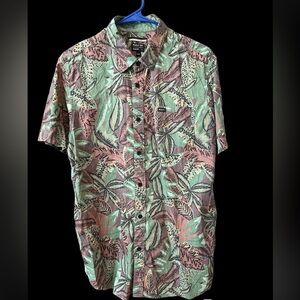 Men’s Large short sleeve festive shirt, for relaxing and look good.